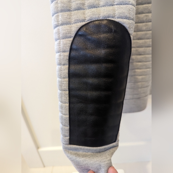 Club Monaco light GREY quilted sweater Sz Small - Picture 5 of 9